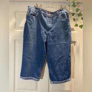 Gloria Vanderbilt Women’s Amanda Relaxed Fit Denim Capris